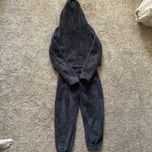 EARTHBOUND GREY SHERPA FUZZY SWEATSUIT SET